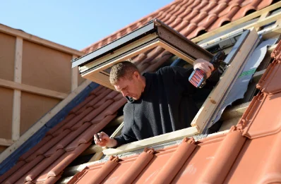 Pose de fenêtres de toit Velux à Hyémondans